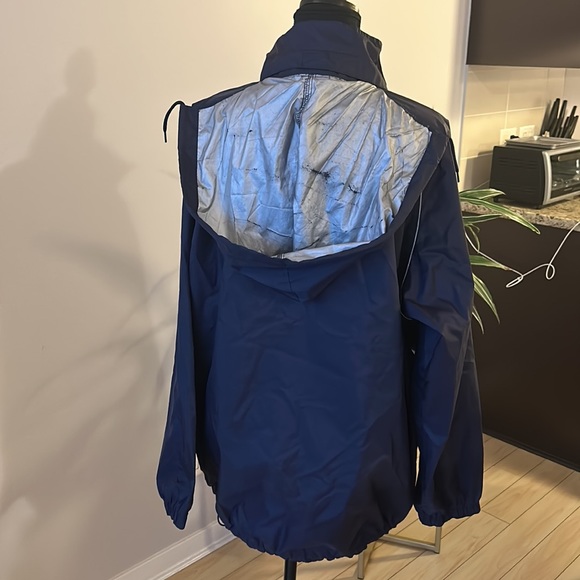 UMBRO Men’s packable rain jacket shell/poncho/windbreaker. Size Large - Picture 4 of 8